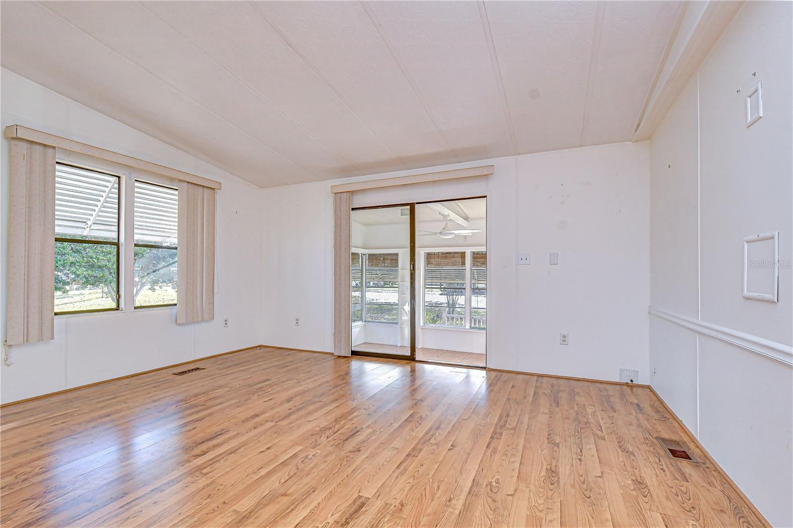 OAKS ROYAL 3 - Residential