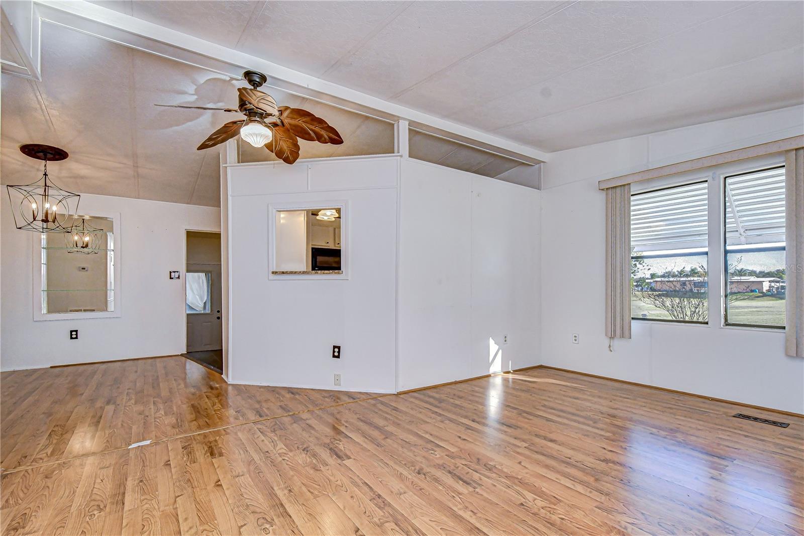 OAKS ROYAL 3 - Residential