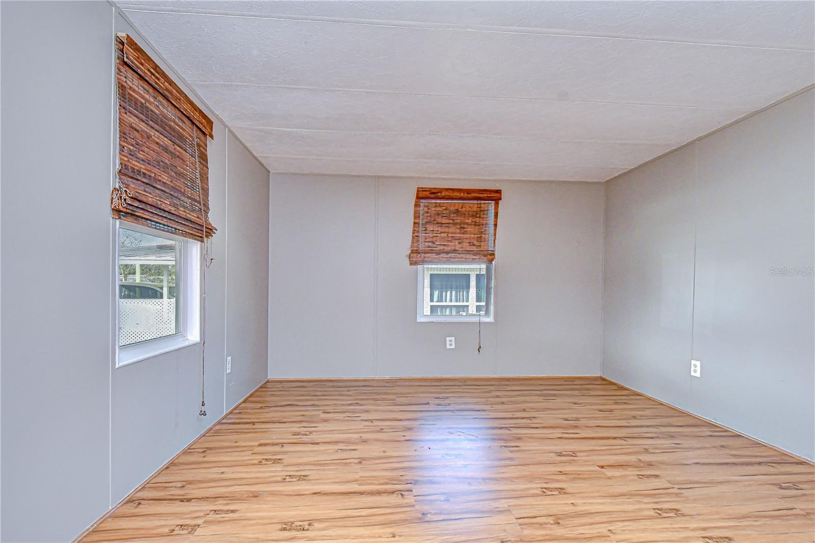 OAKS ROYAL 3 - Residential