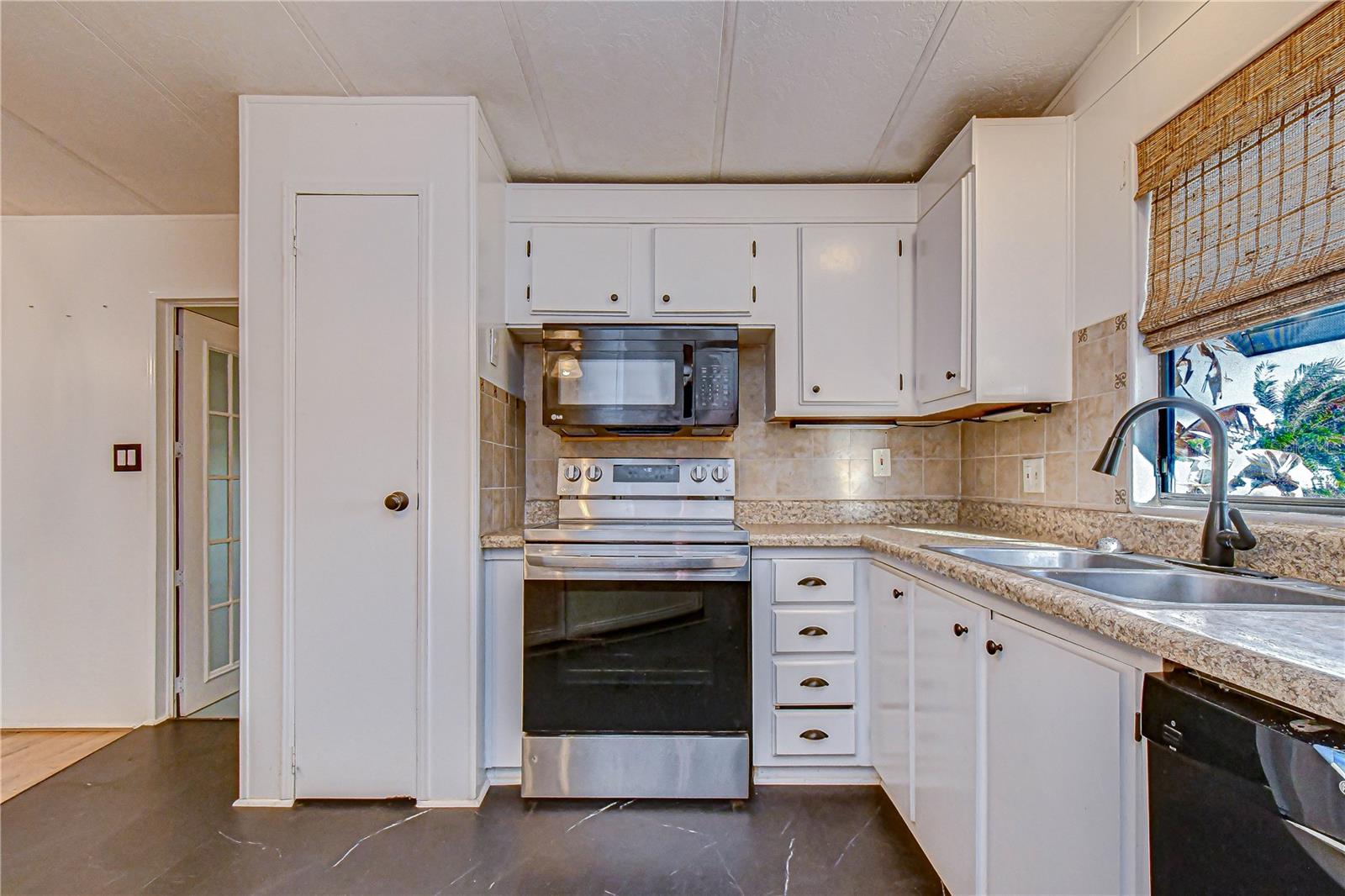 OAKS ROYAL 3 - Residential