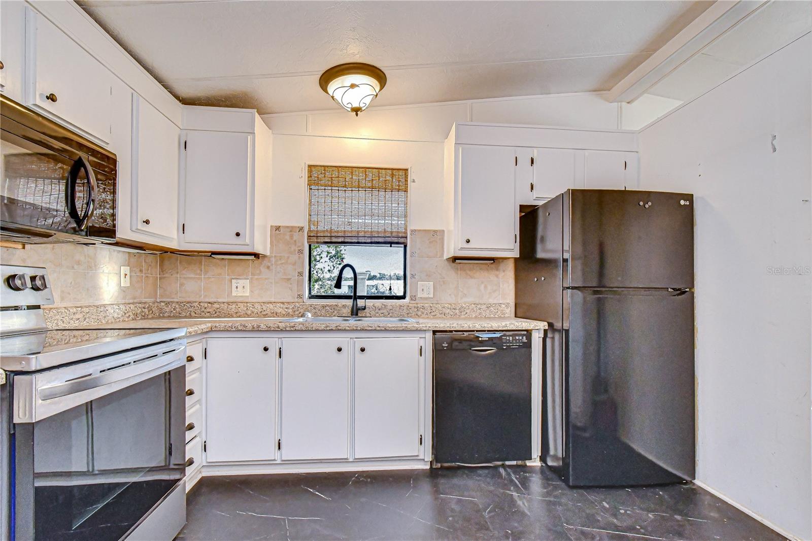 OAKS ROYAL 3 - Residential