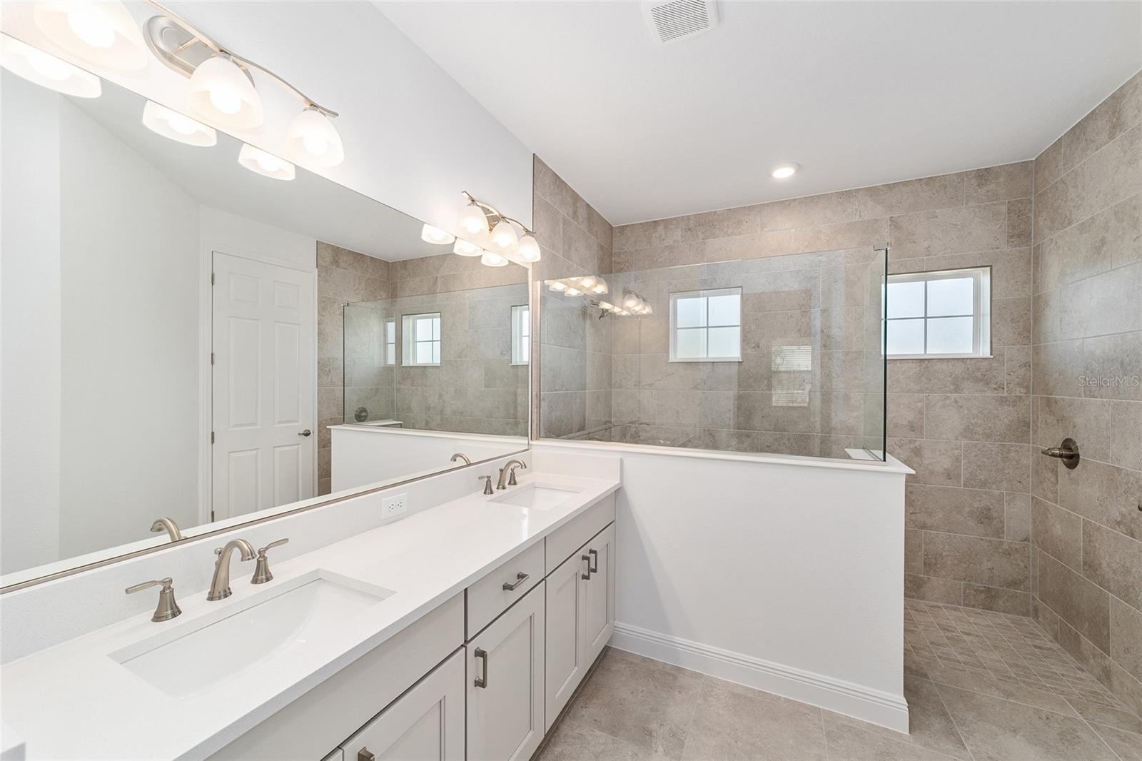 ON TOP OF THE WORLD - Residential