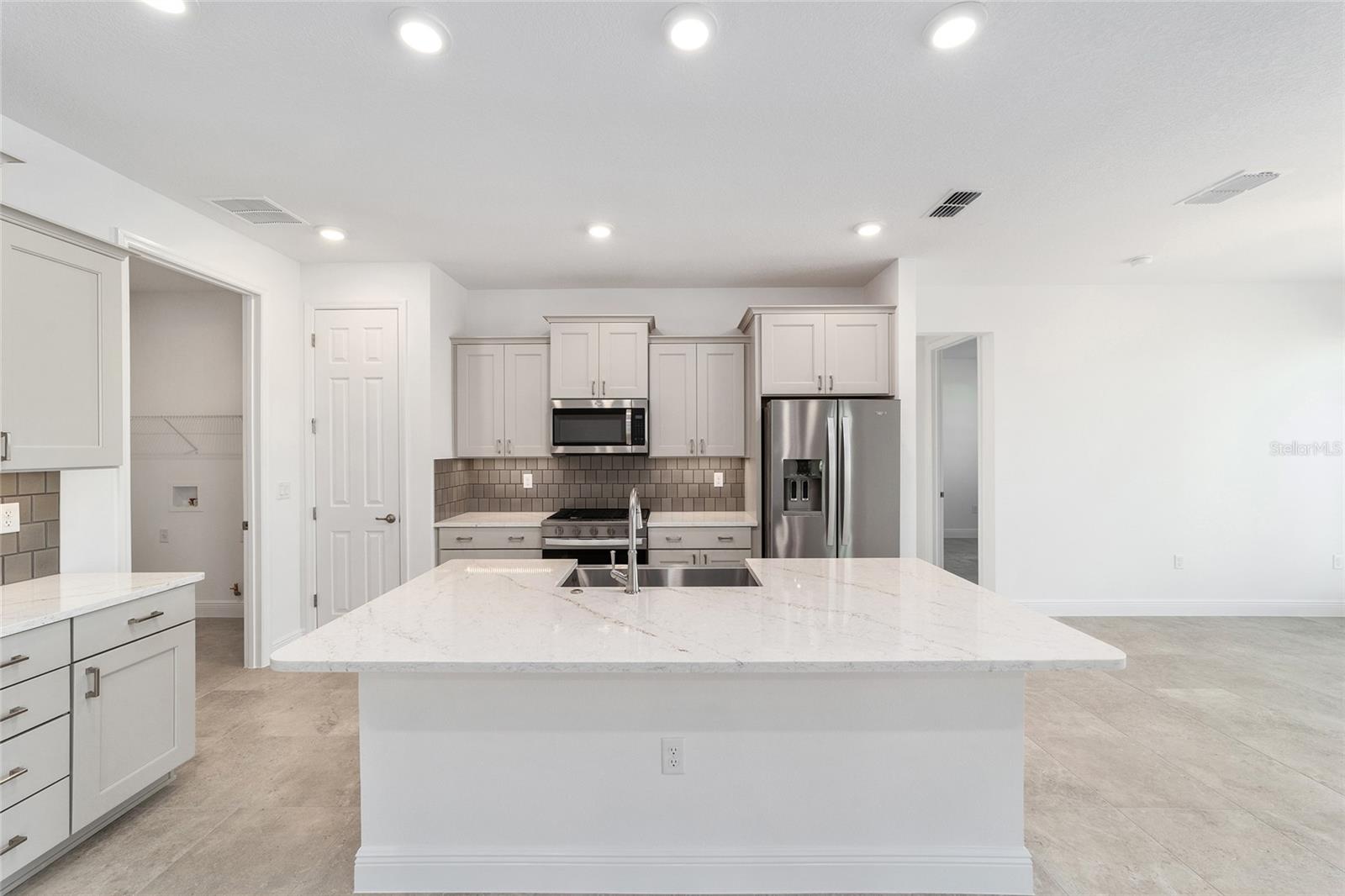 ON TOP OF THE WORLD - Residential