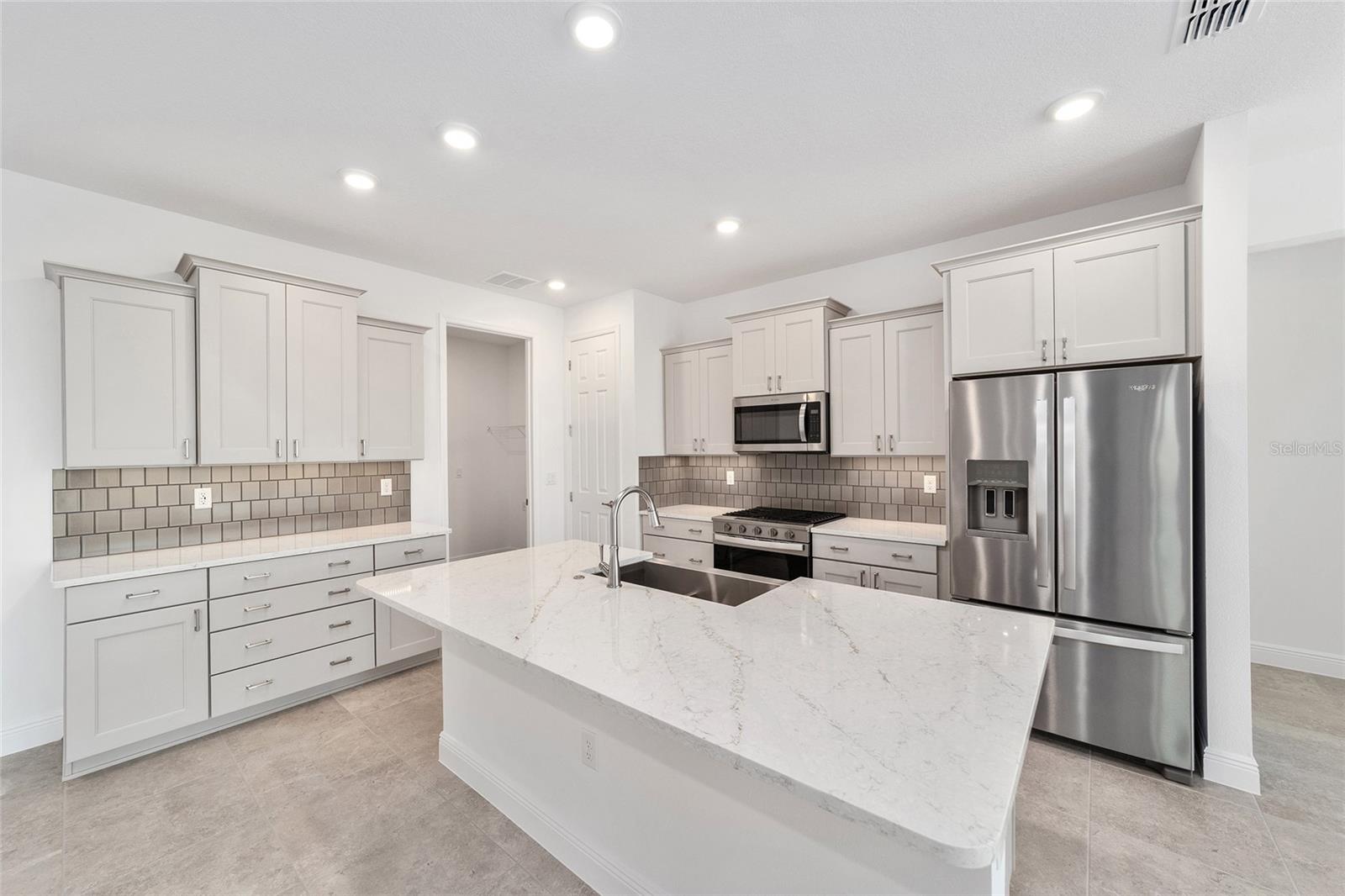 ON TOP OF THE WORLD - Residential