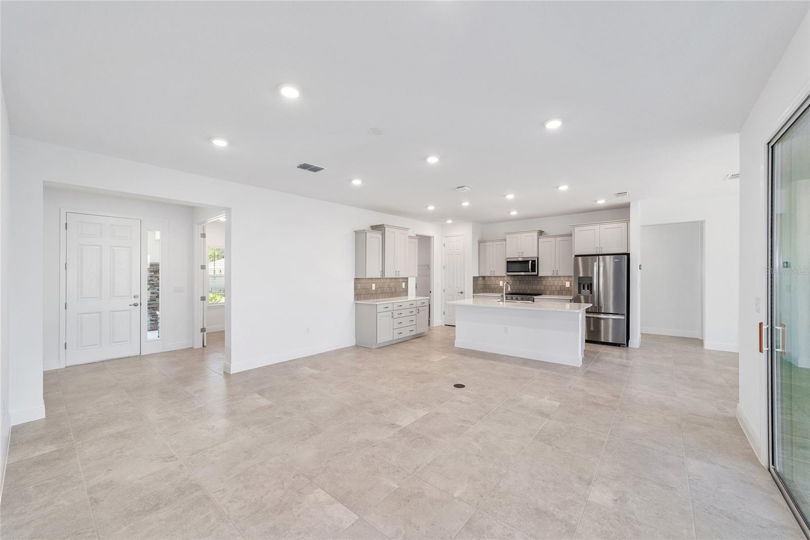 ON TOP OF THE WORLD - Residential