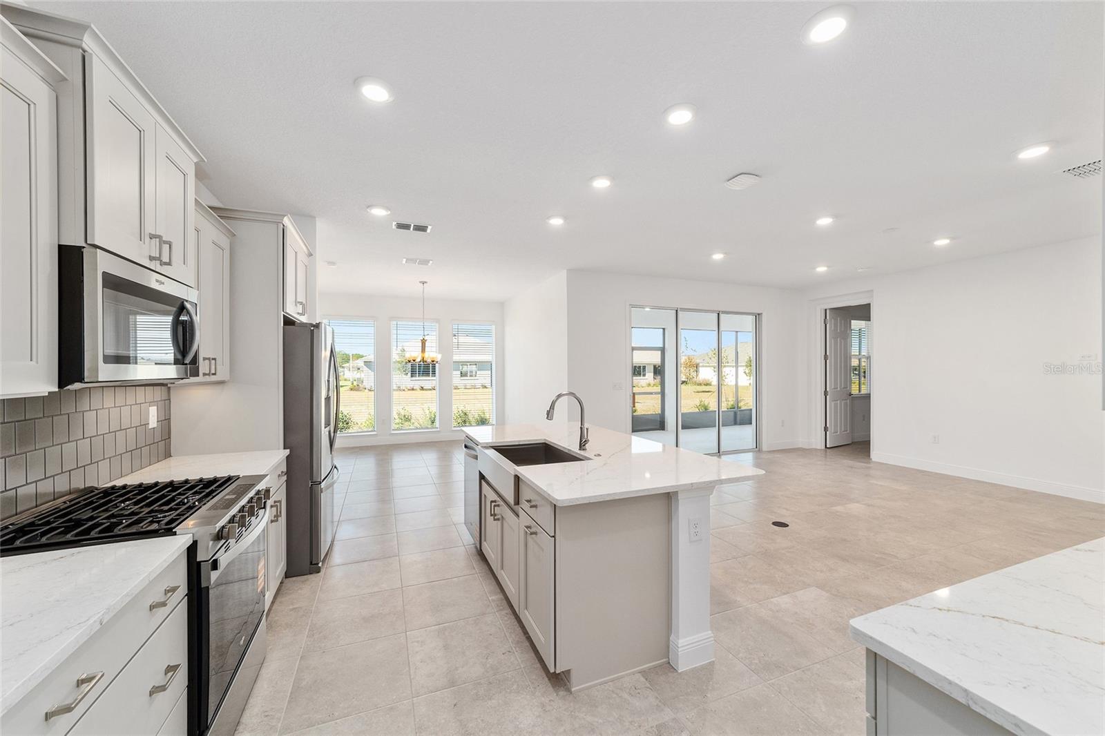 ON TOP OF THE WORLD - Residential