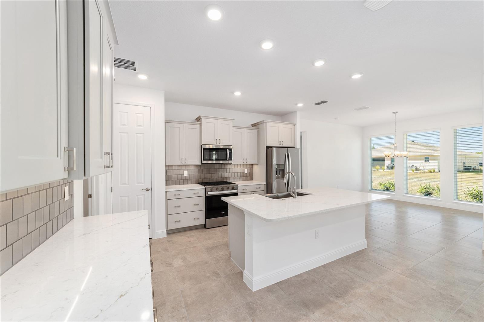 ON TOP OF THE WORLD - Residential