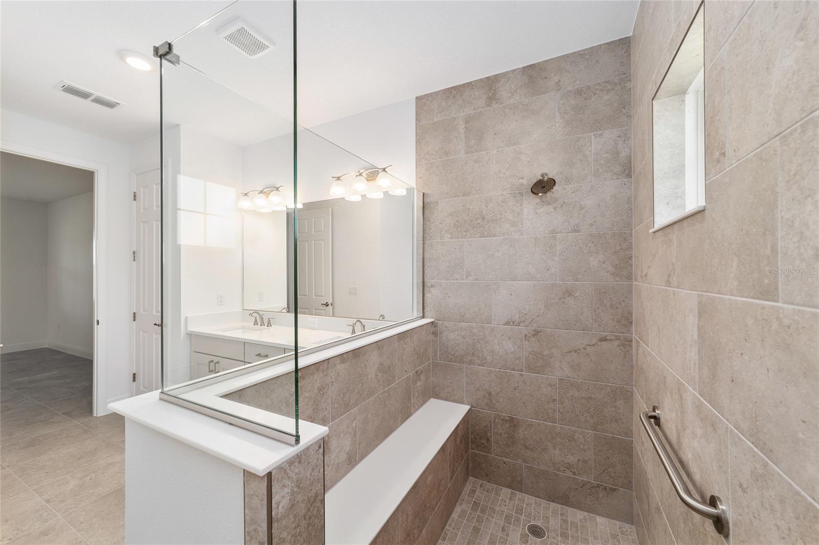 ON TOP OF THE WORLD - Residential