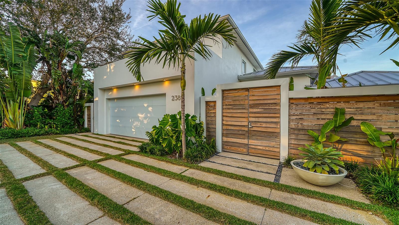 SARASOTA BEACH - Residential