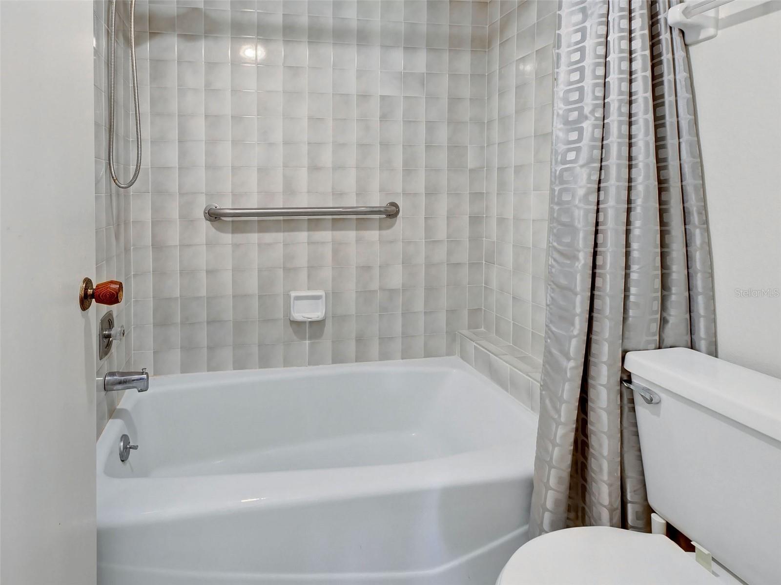 PINEBROOK LAKE CLUB PH 1 - Residential