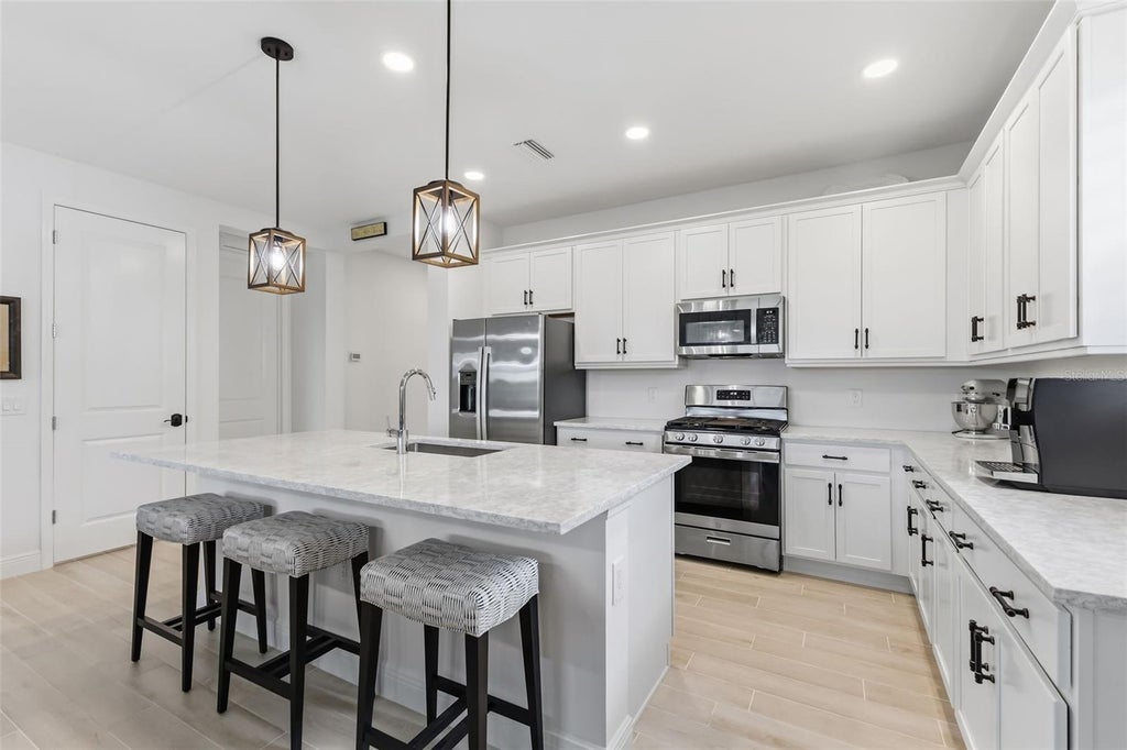 Photo of 1003 Waterline Court, Sarasota, FL 34240 (MLS # A4704078)