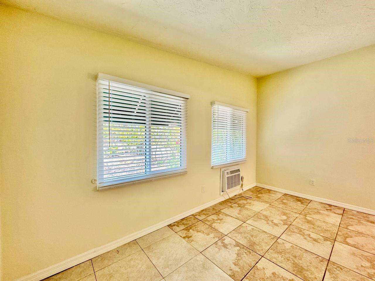 LONGVIEW SUB - Residential Lease