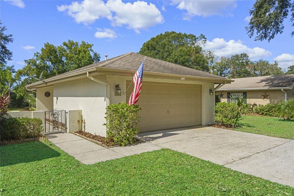Photo of 466 Muirfield Court, Winter Haven, FL 33884 (MLS # P4937243)