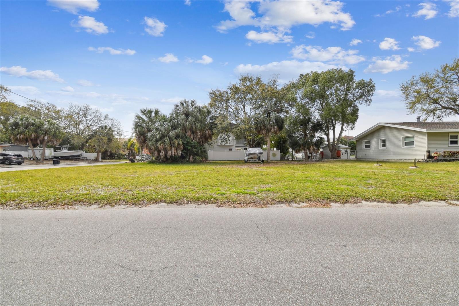 AZURE VIEW UNIT 1 - Land