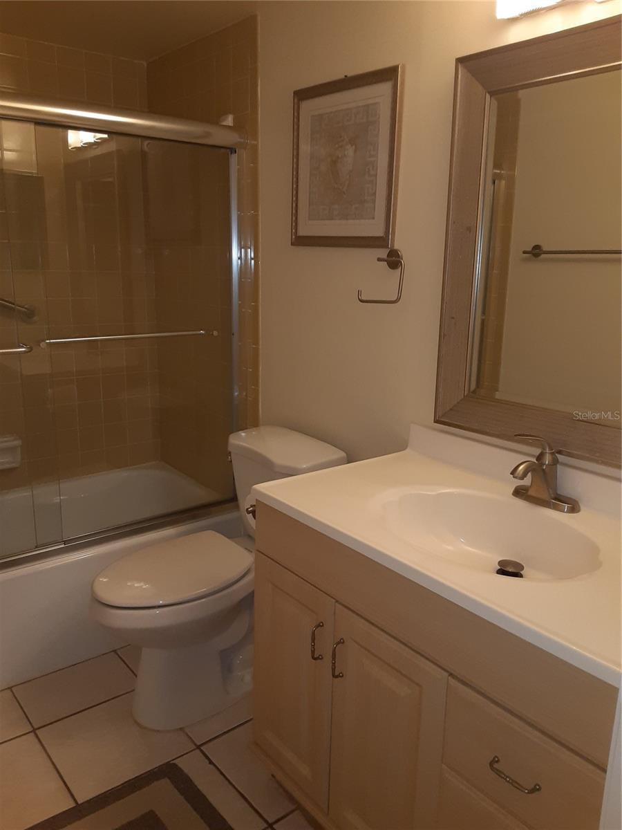 LIDO SHORES - Residential Lease