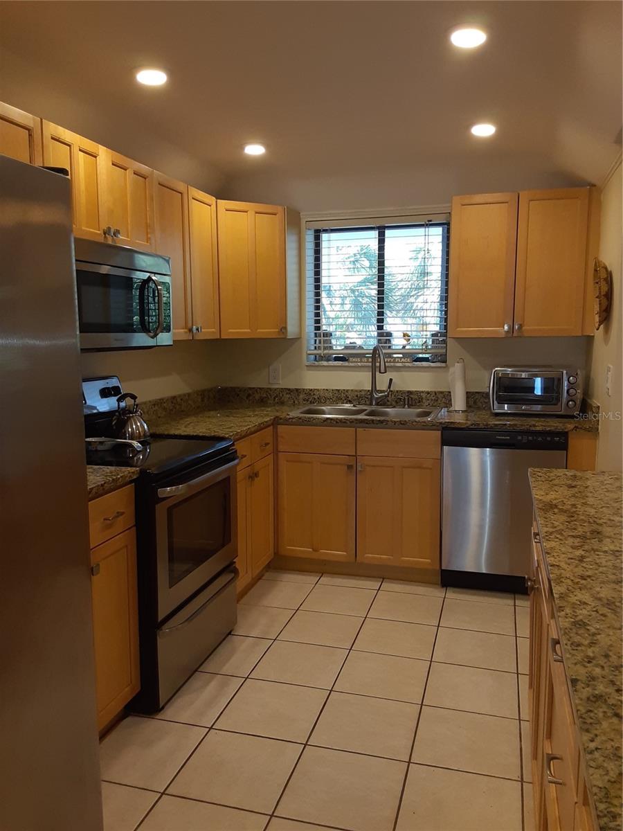 LIDO SHORES - Residential Lease
