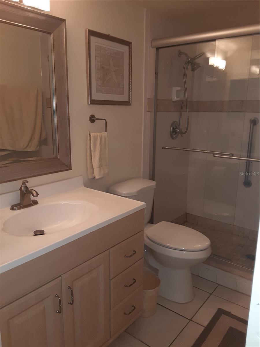 LIDO SHORES - Residential Lease