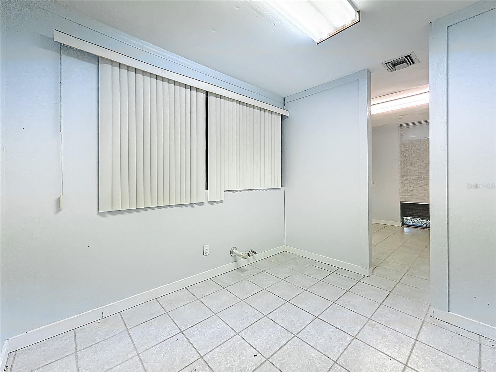 ROOSEVELT GROVES - Commercial Lease