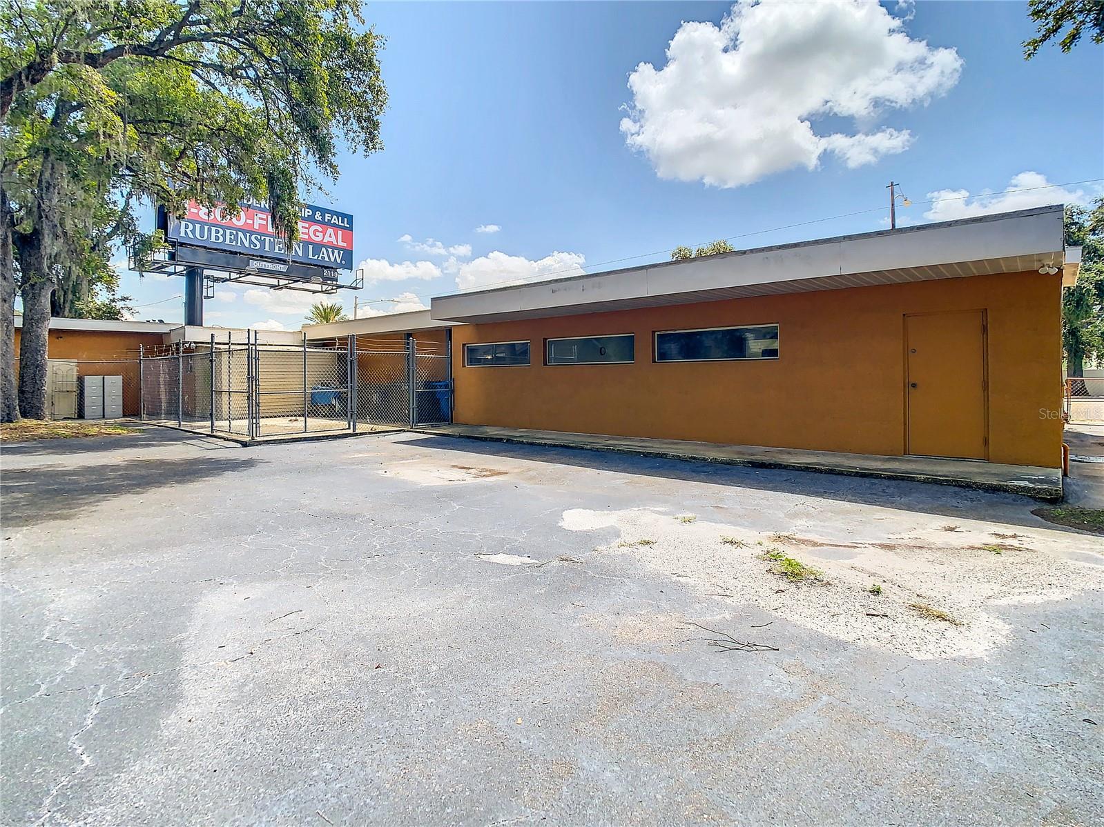 ROOSEVELT GROVES - Commercial Lease