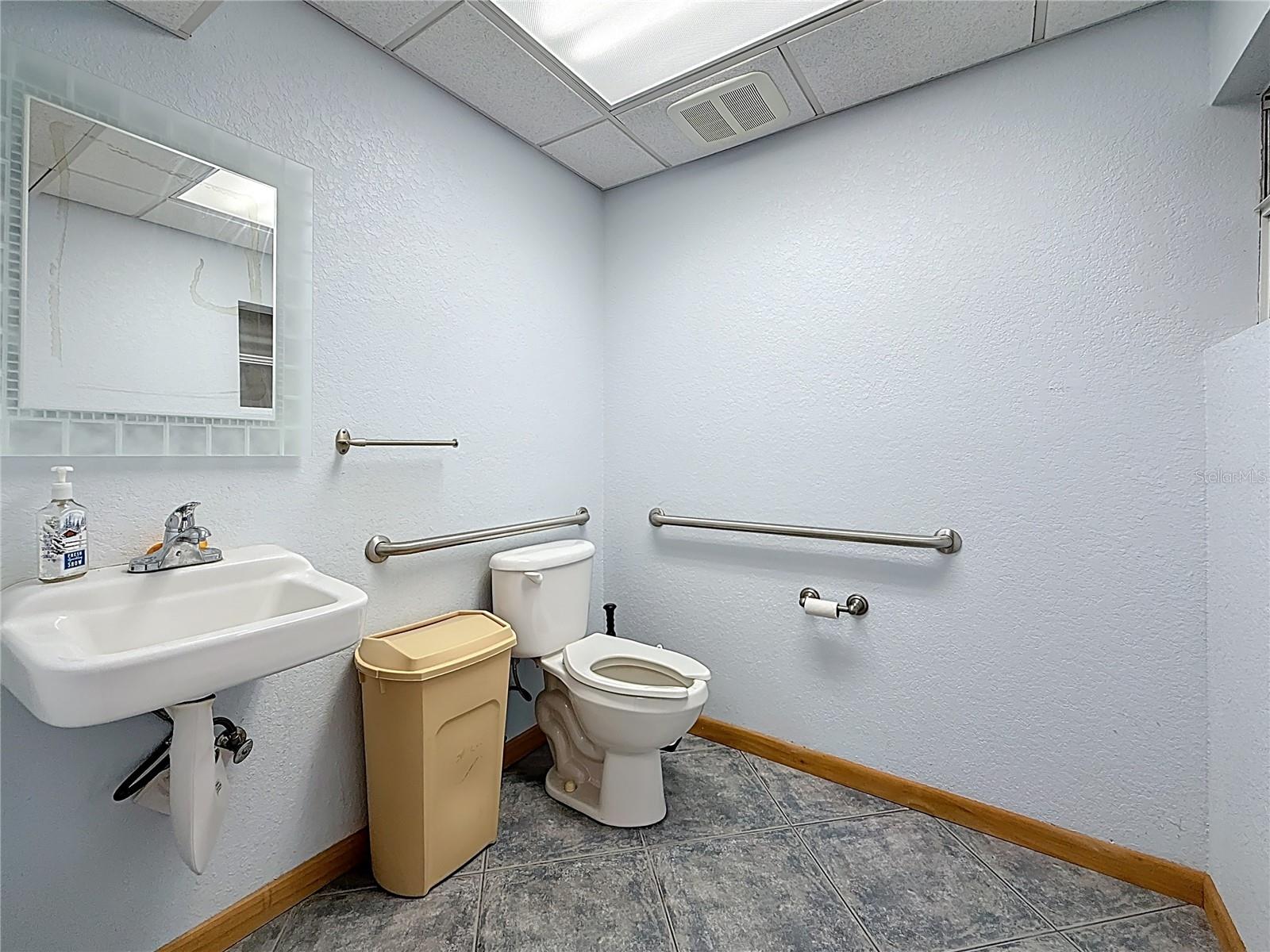 ROOSEVELT GROVES - Commercial Lease