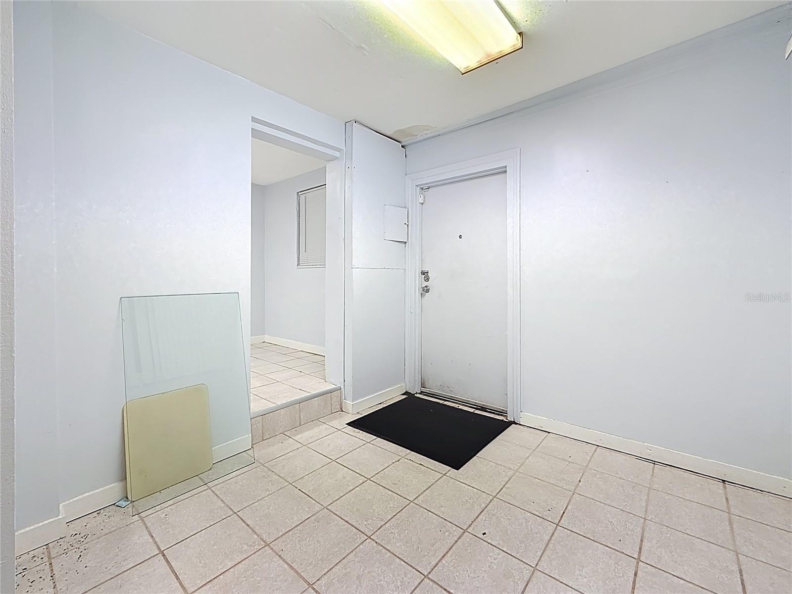 ROOSEVELT GROVES - Commercial Lease