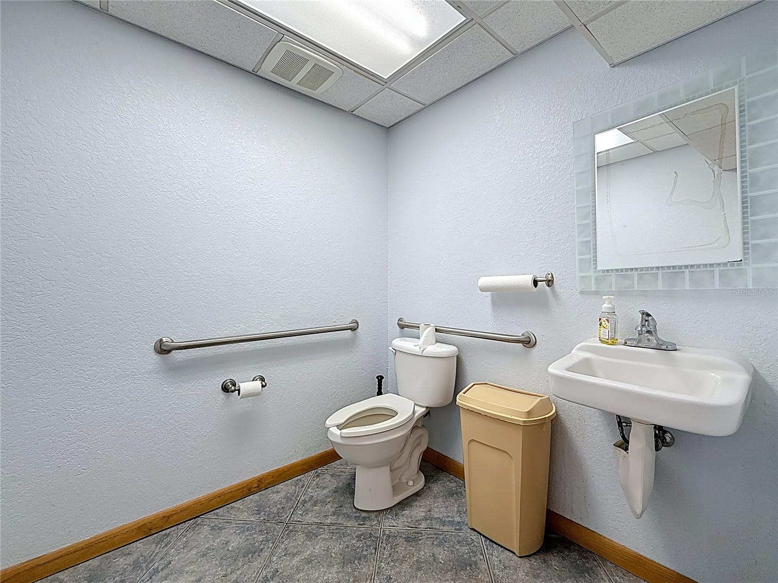 ROOSEVELT GROVES - Commercial Lease