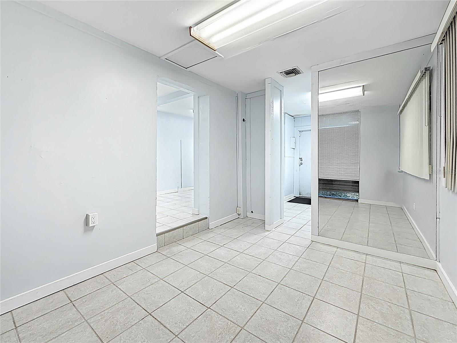 ROOSEVELT GROVES - Commercial Lease