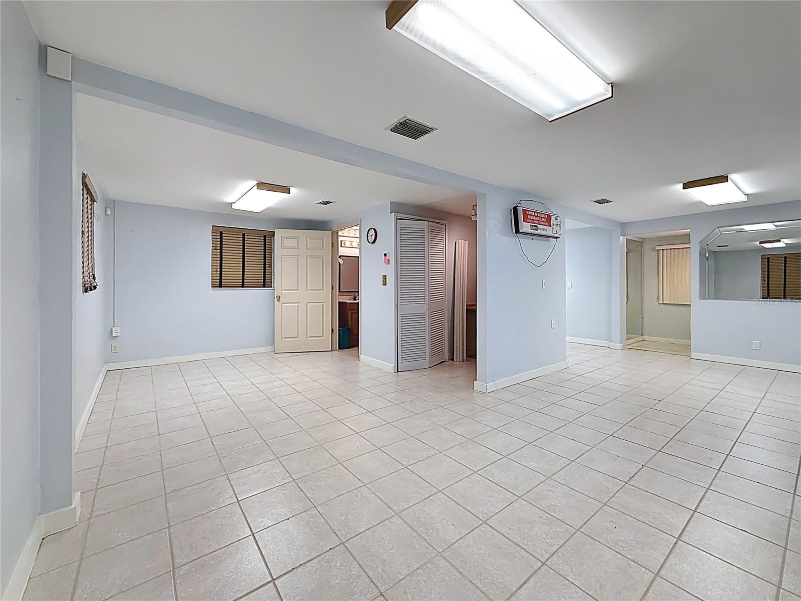 ROOSEVELT GROVES - Commercial Lease