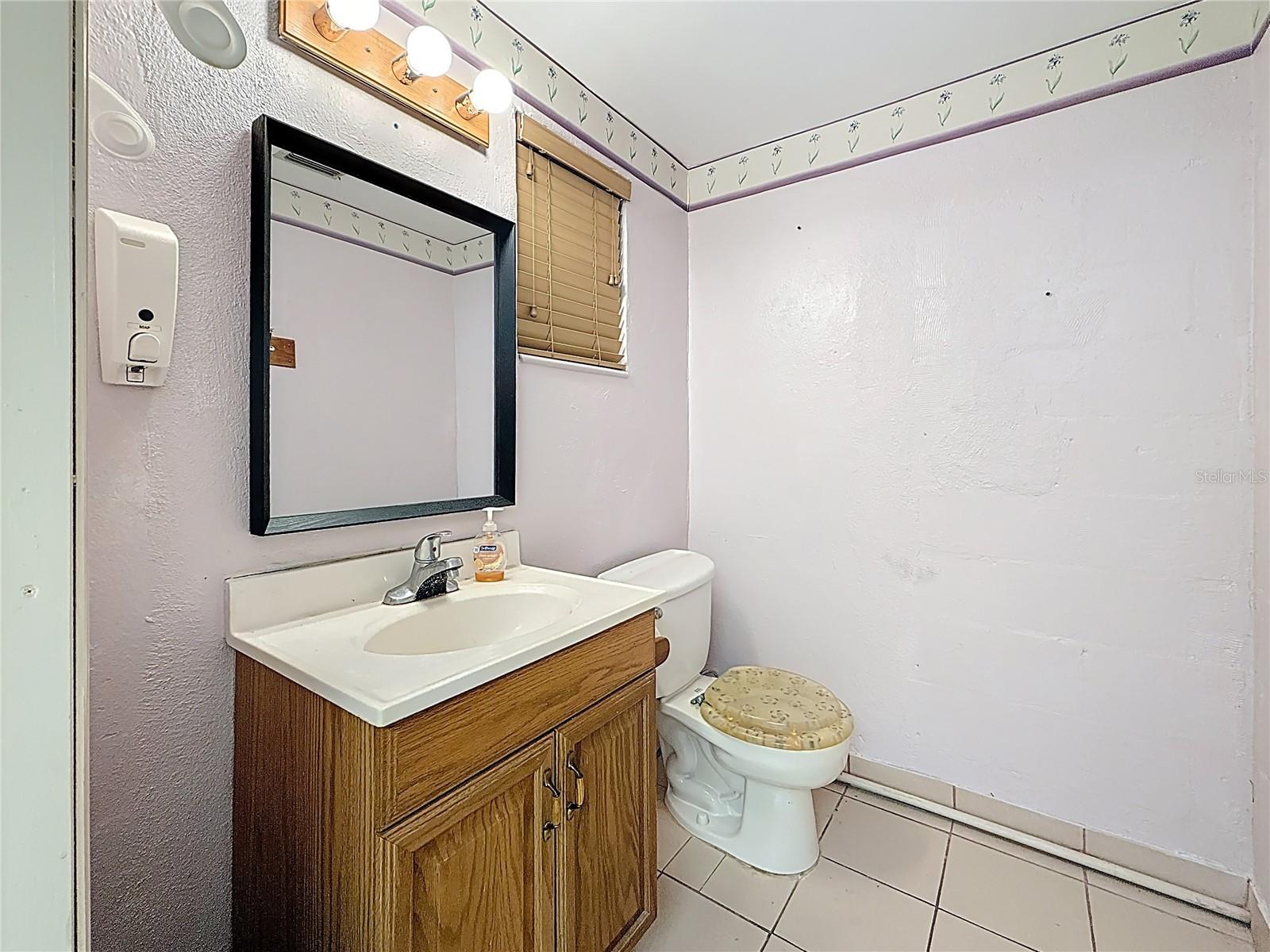 ROOSEVELT GROVES - Commercial Lease