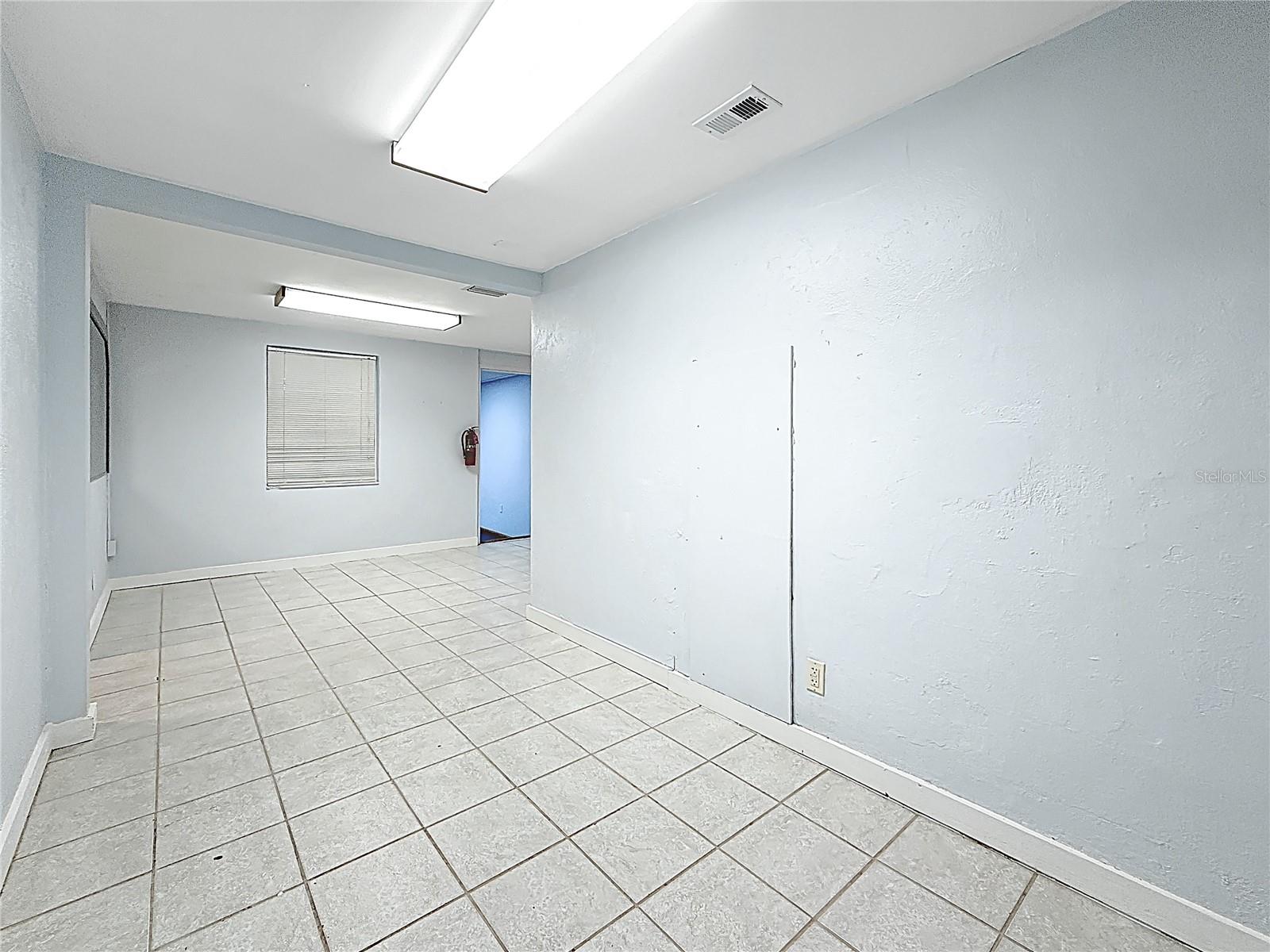 ROOSEVELT GROVES - Commercial Lease