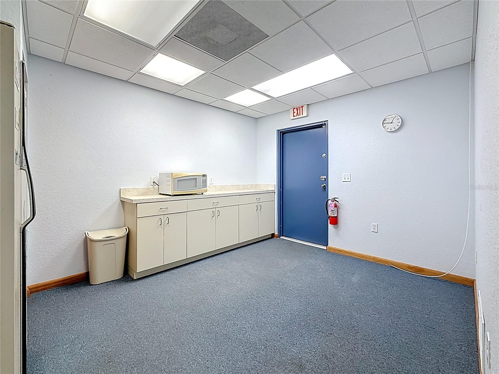 ROOSEVELT GROVES - Commercial Lease