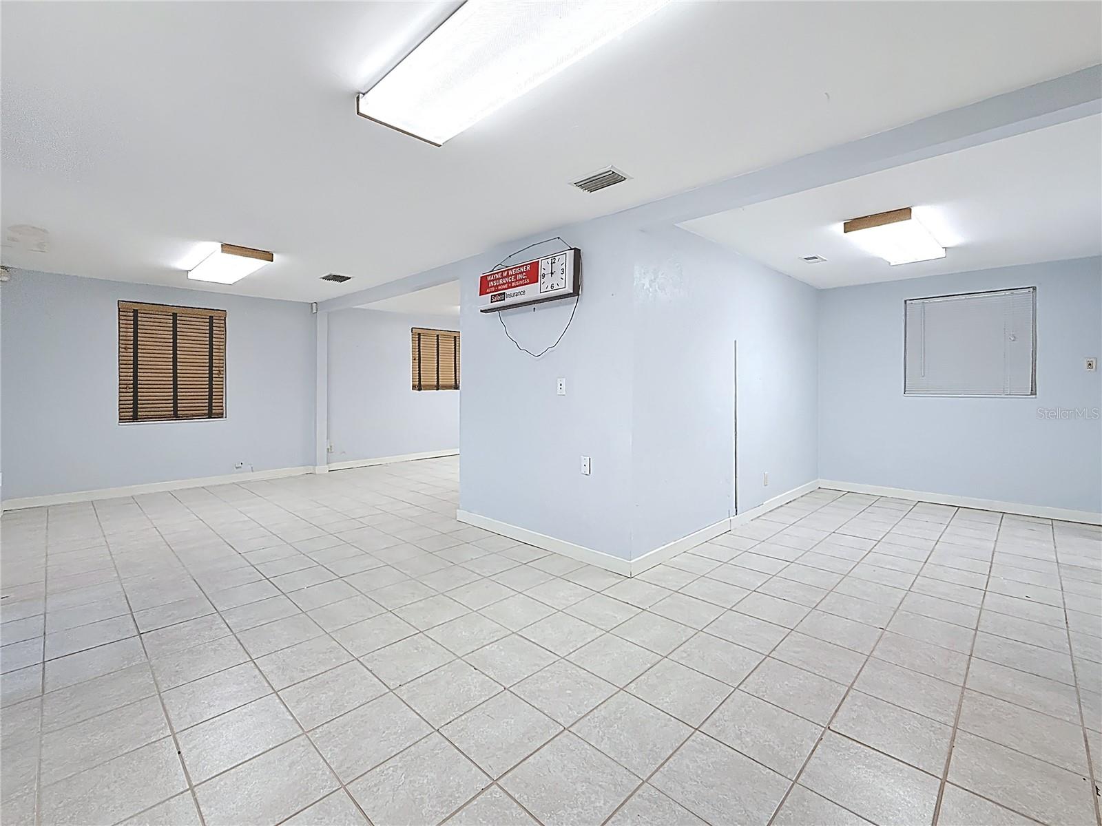 ROOSEVELT GROVES - Commercial Lease