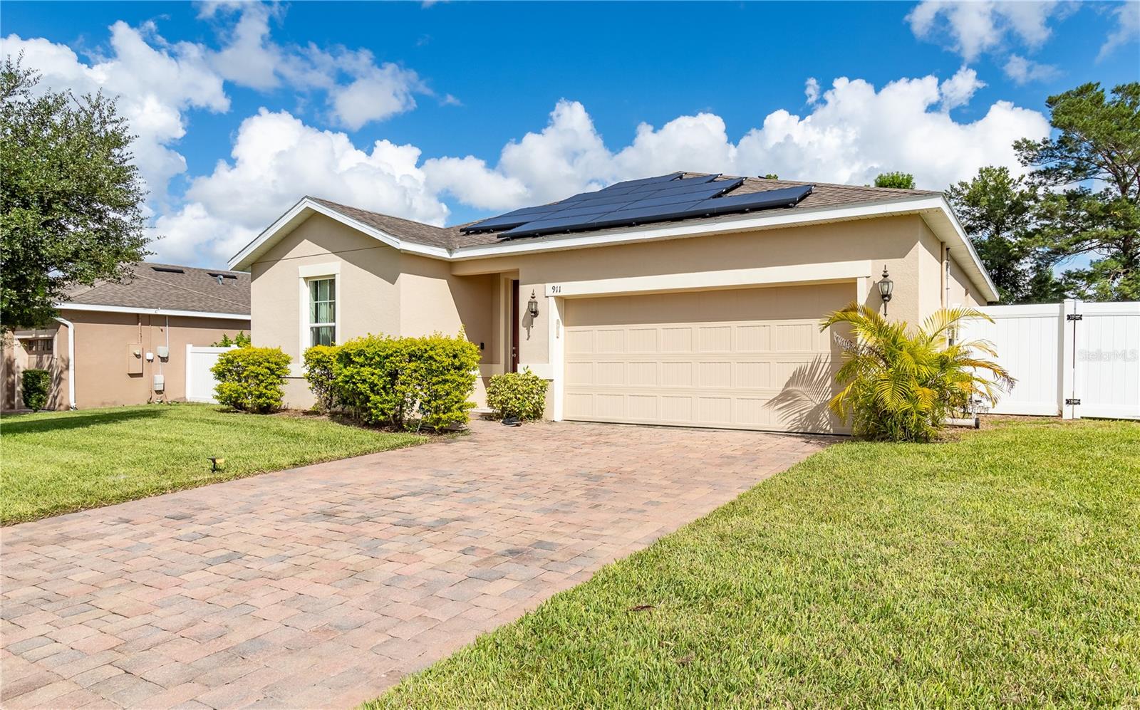 911 GLAZEBROOK LOOP
