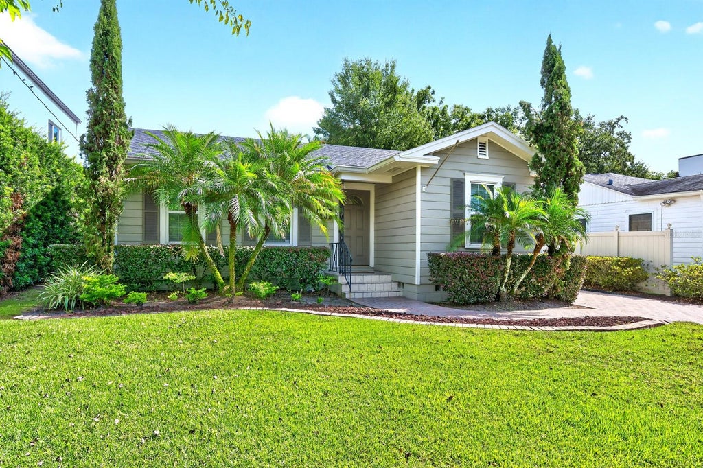 Photo of 27 N Hampton Avenue, Orlando, FL 32803 (MLS # O6452836)