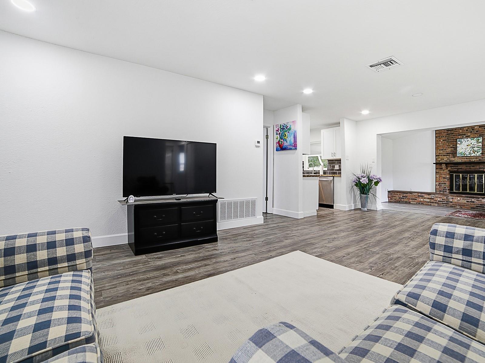 CITRUS SPGS UNIT 04 - Residential