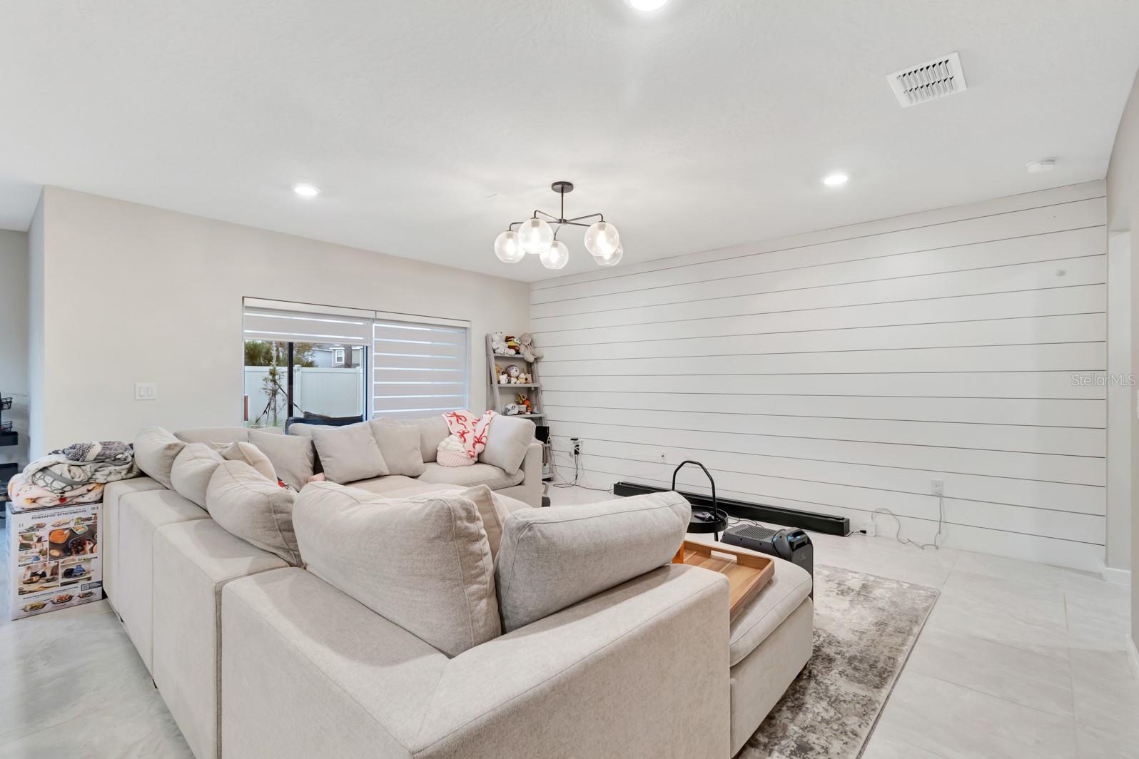 4943 ROYAL POINT AVENUE