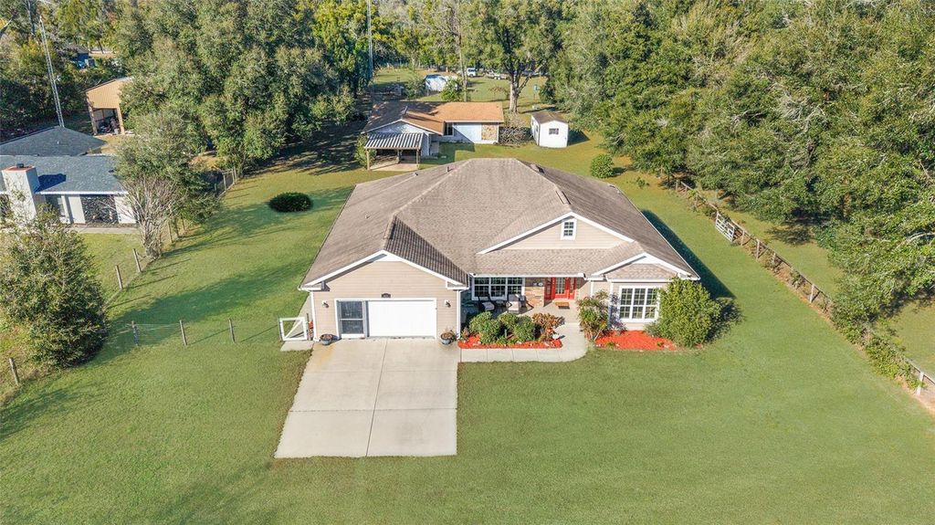 Photo of 465 NE 155th Street Road, Citra, FL 32113 (MLS # OM717168)