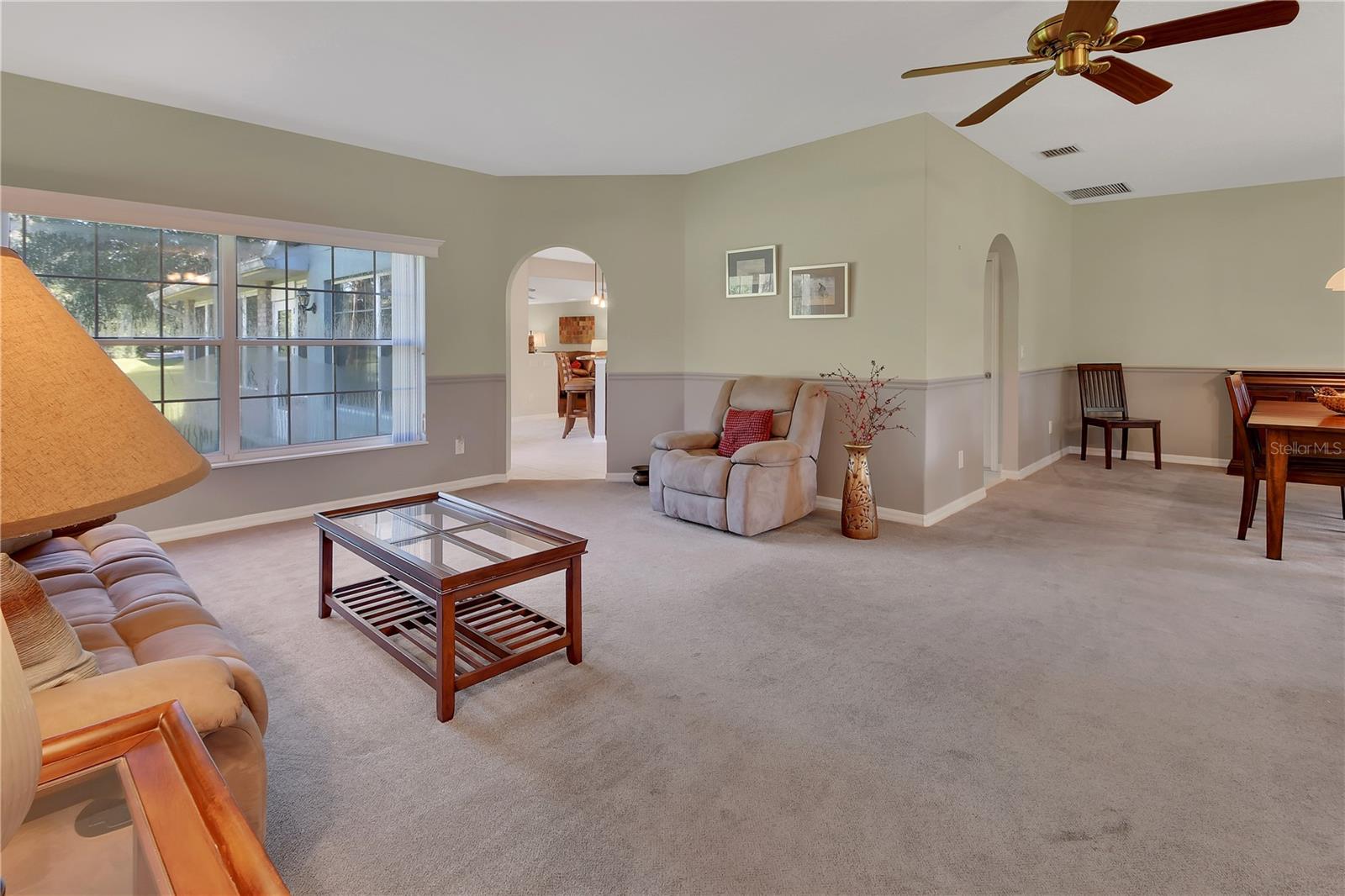 1925 GLENWOOD OAKS LANE