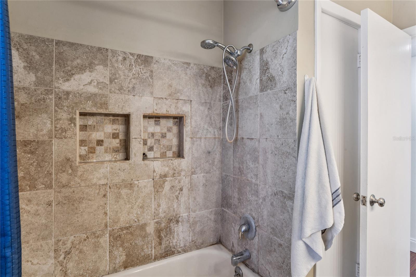 LAKE SHORE ESTATES 3RD ADD - Residential