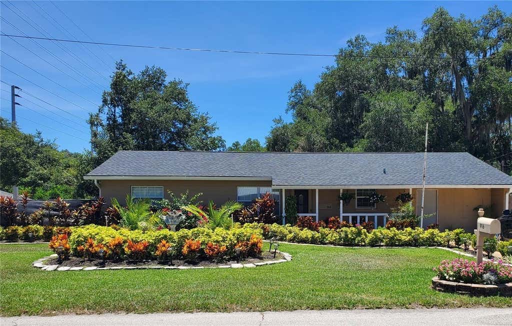 Photo of 916 Vermont Avenue, Saint Cloud, FL 34769 (MLS # S5154594)