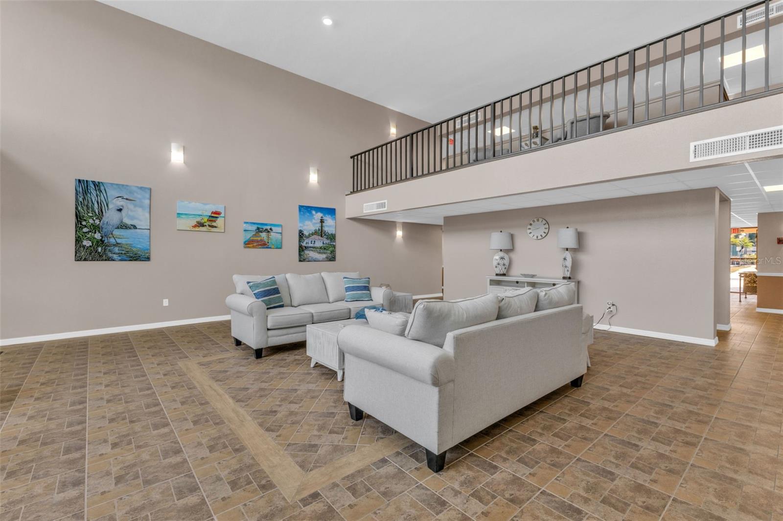 CHELSEA HOUSE - Residential