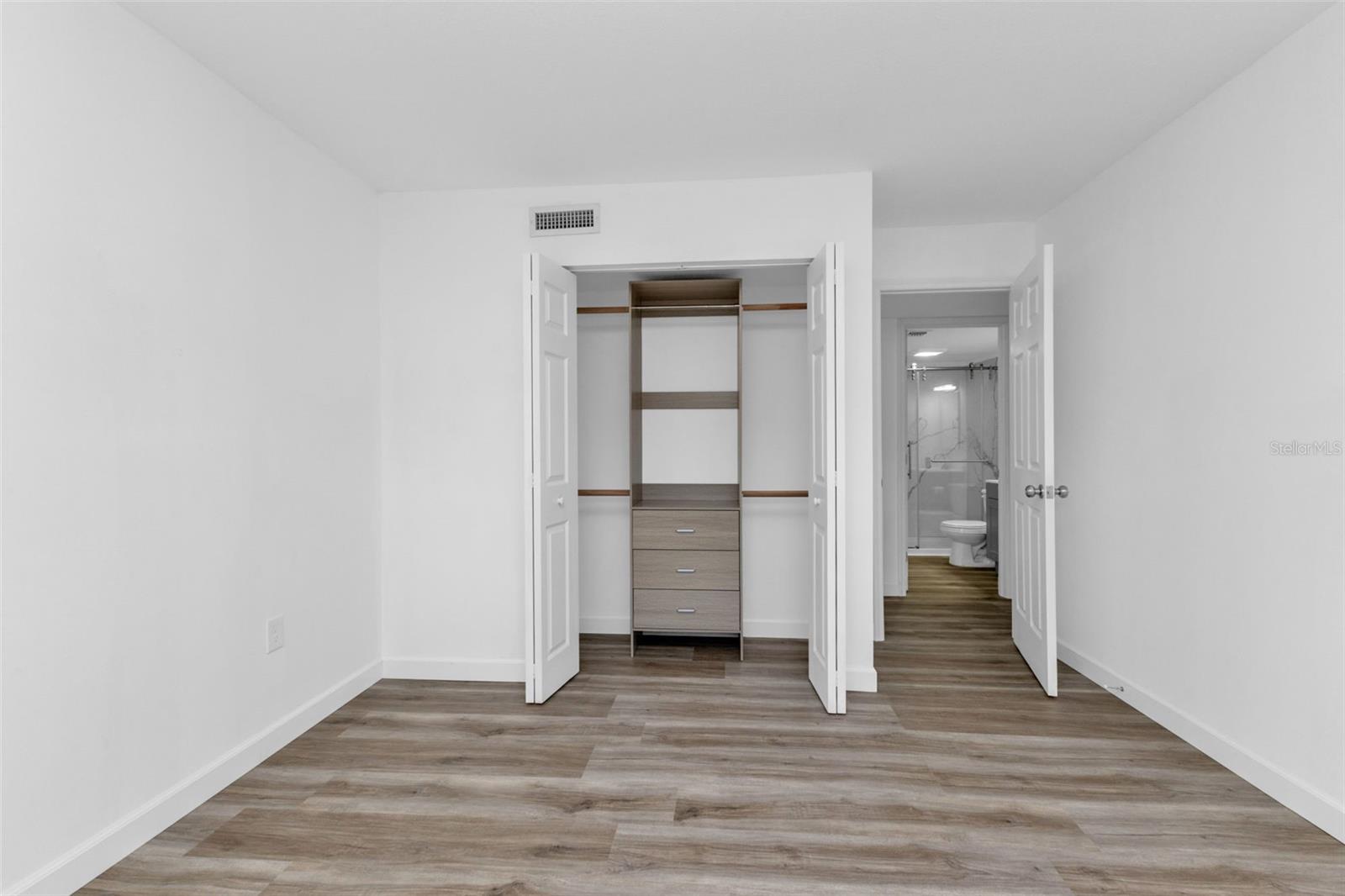 CHELSEA HOUSE - Residential