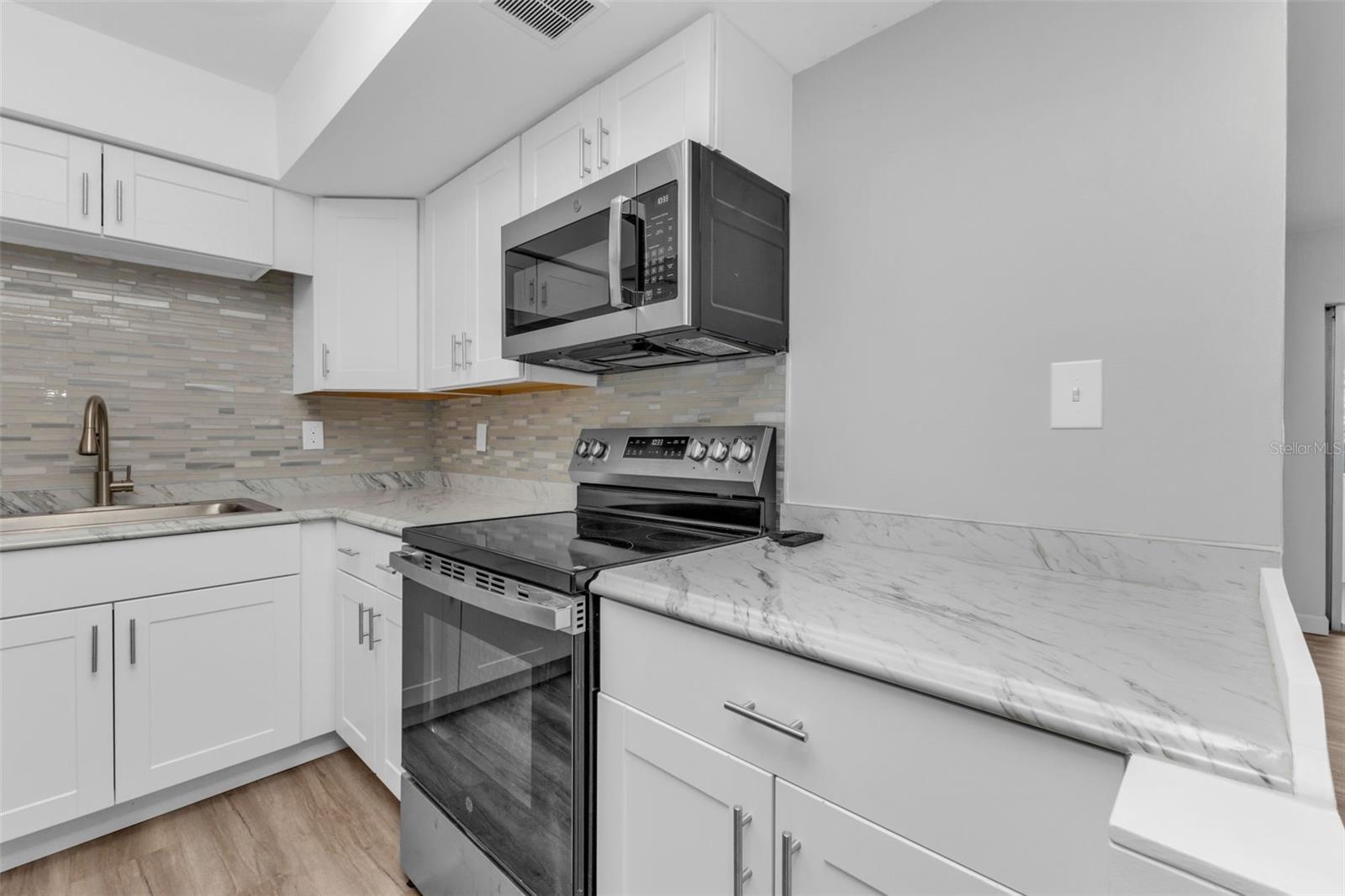 CHELSEA HOUSE - Residential