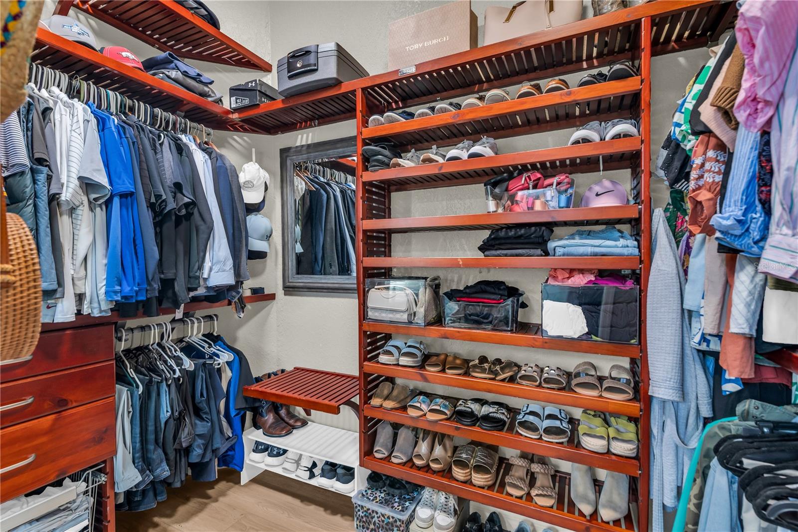 WINDSOR HILL - Residential