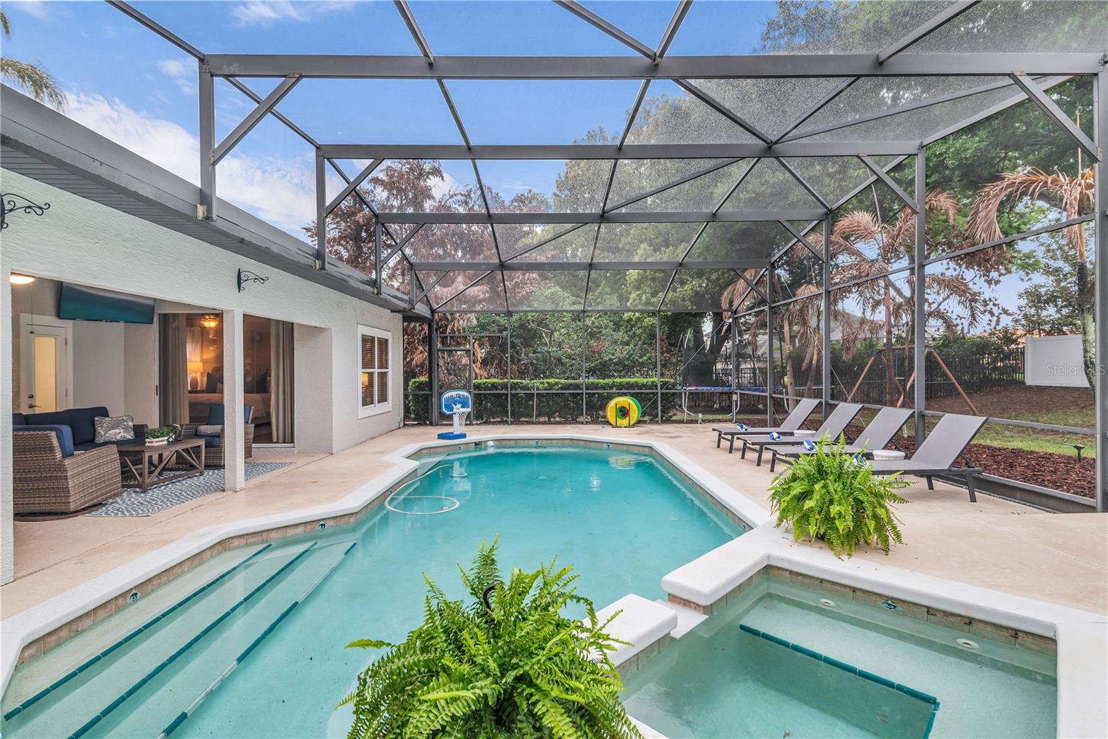 2806 WINDSOR HILL DRIVE