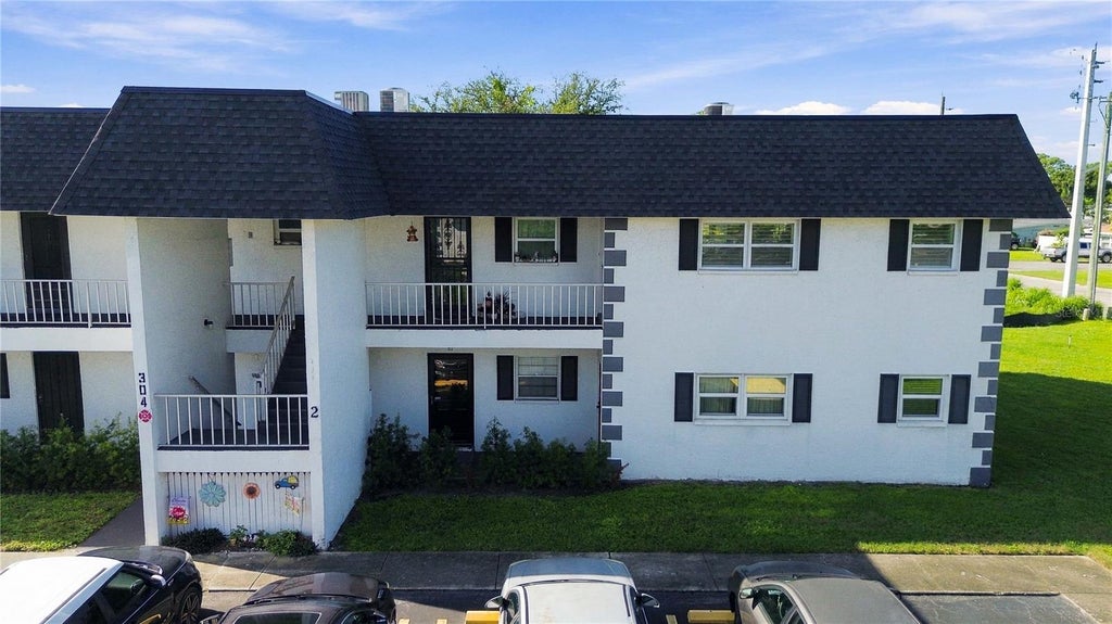 Photo of 304 47th Avenue Drive W #313, Bradenton, FL 34207 (MLS # A4706047)