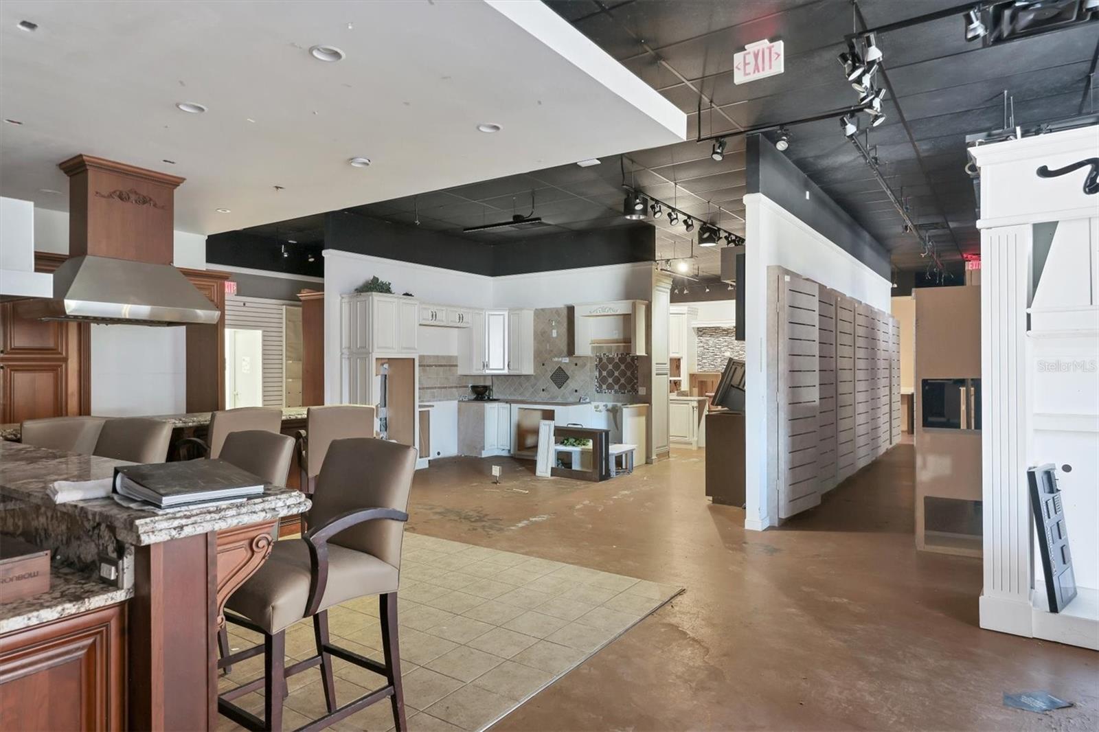 LORRAINE PARK - Commercial Sale