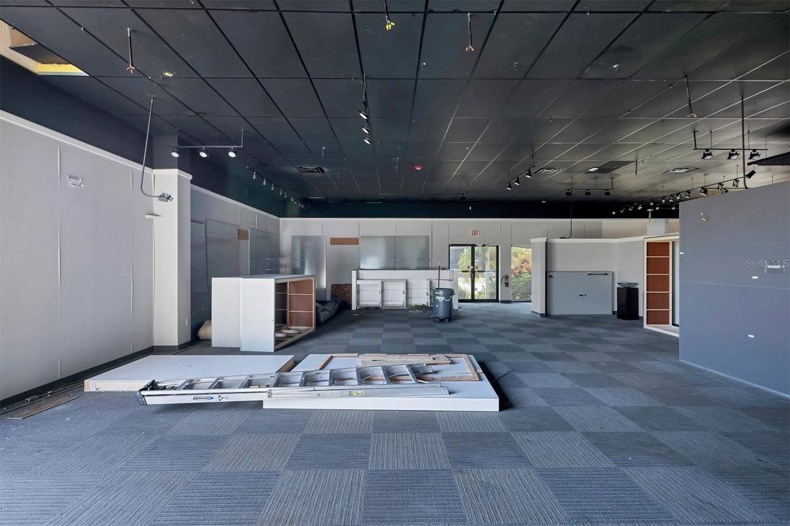 LORRAINE PARK - Commercial Sale