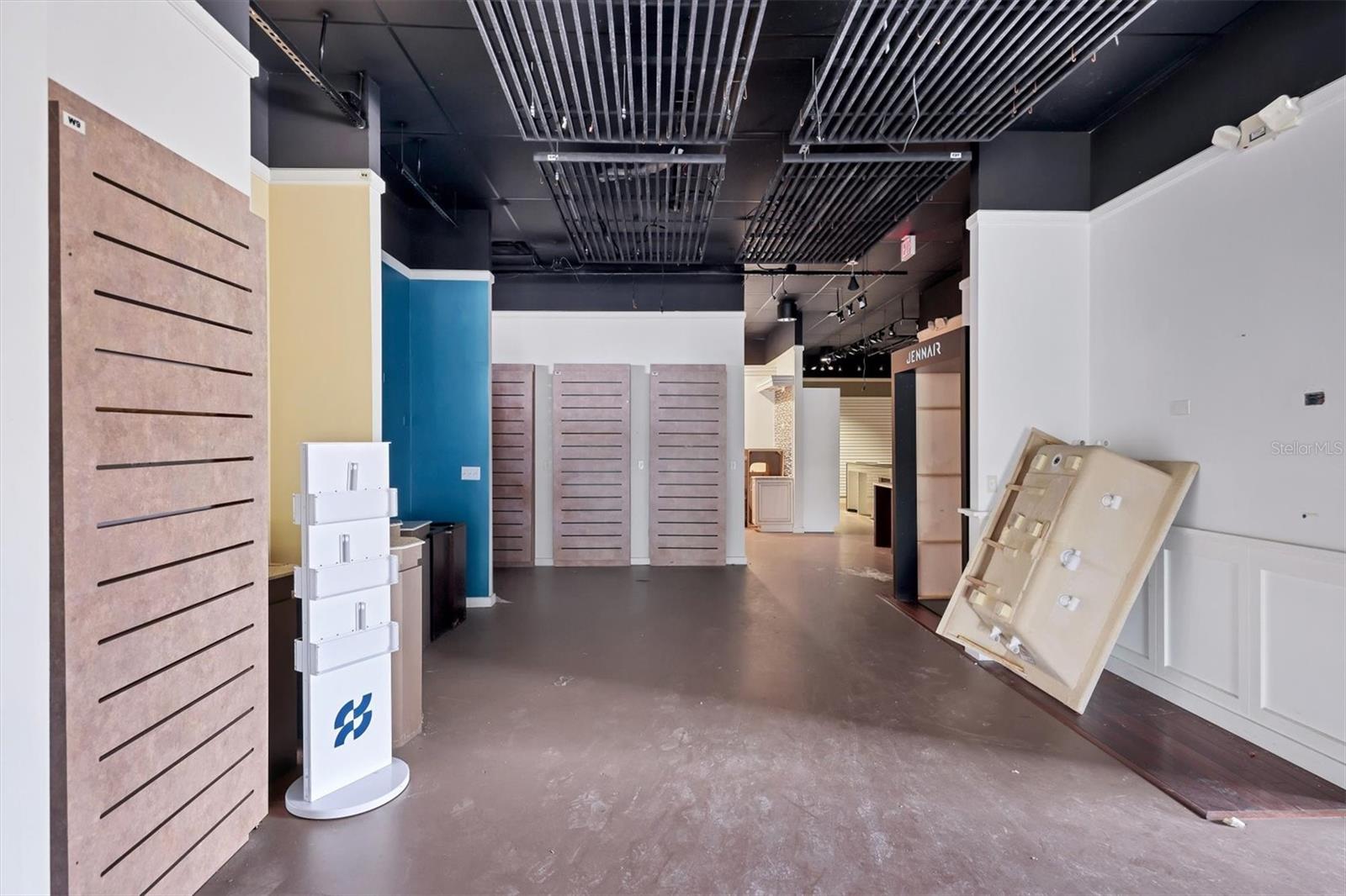 LORRAINE PARK - Commercial Sale