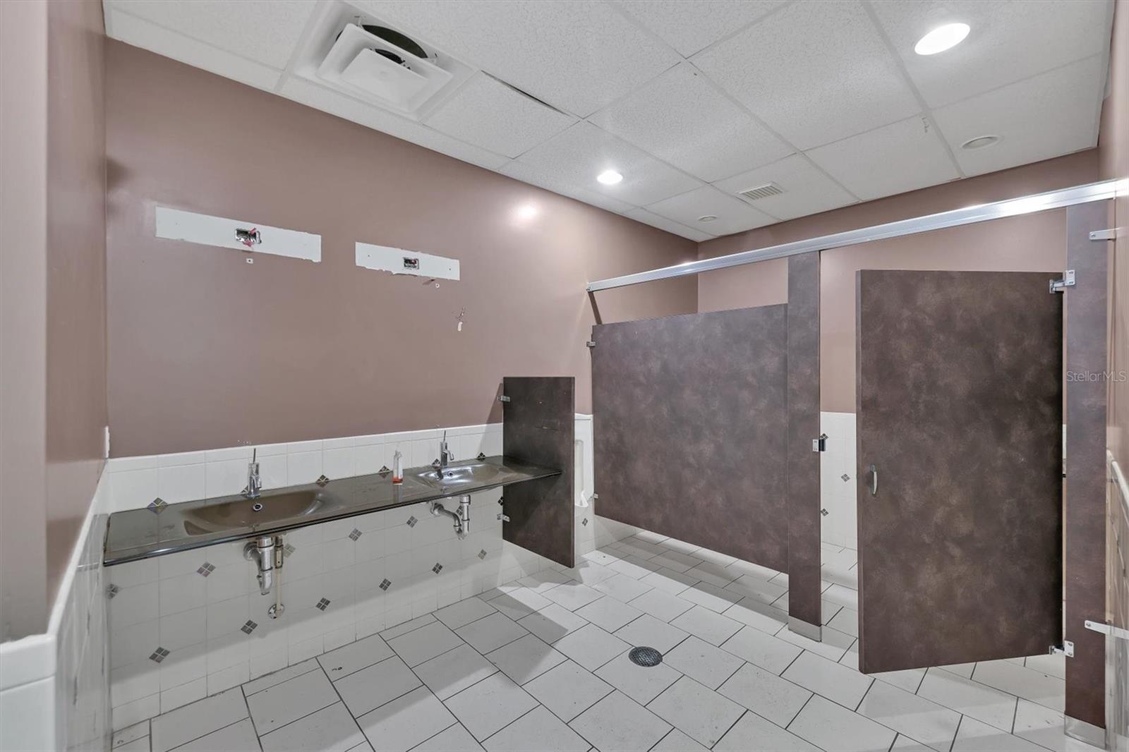 LORRAINE PARK - Commercial Sale